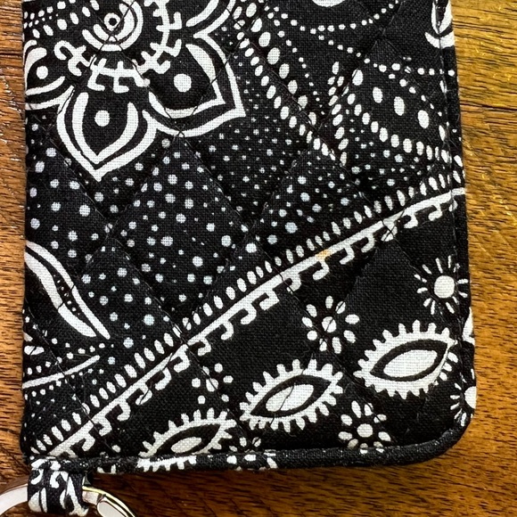 Patterned Black Keychain Wallet - Picture 6 of 6